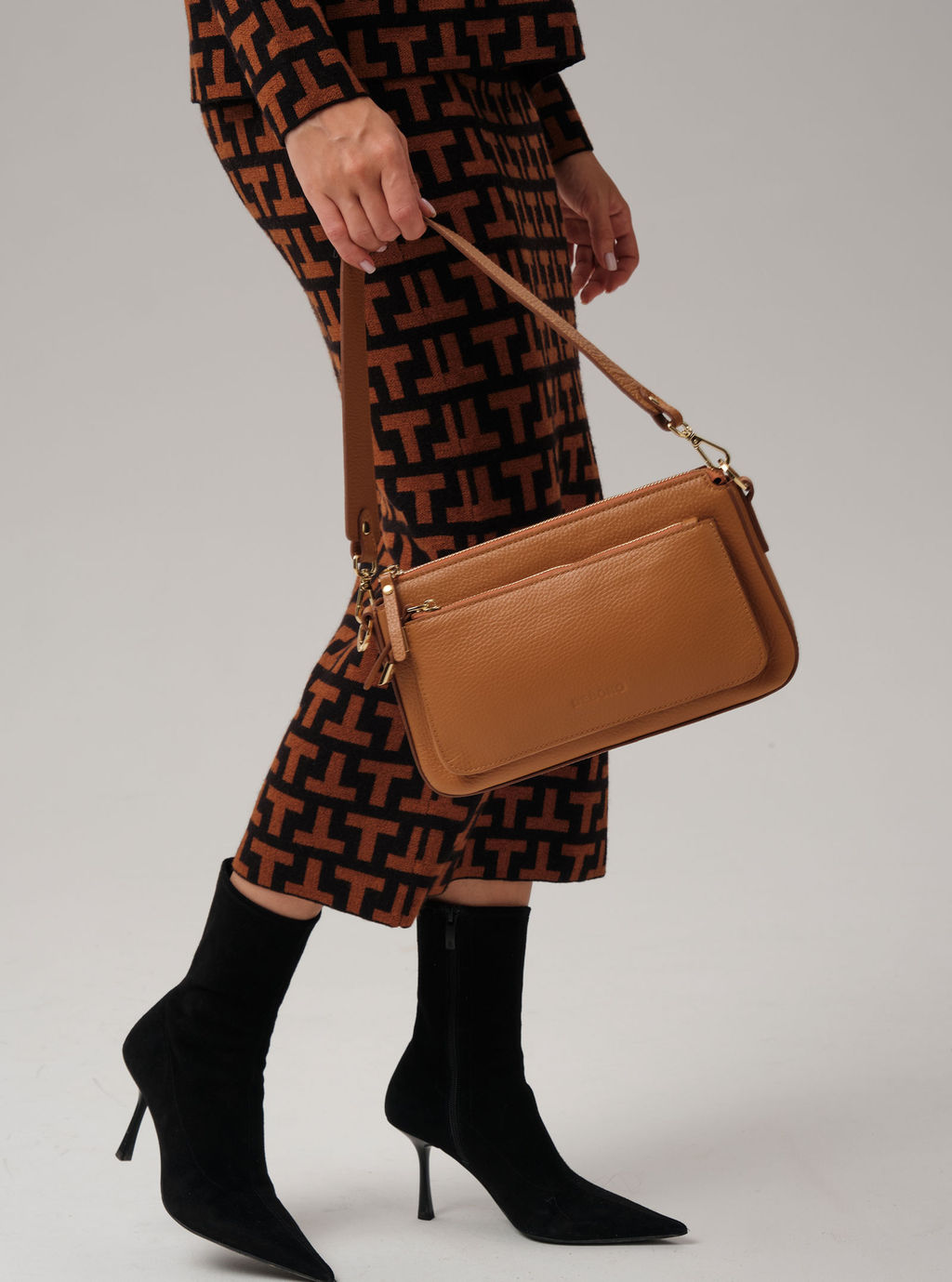 Кожаная сумка Deboro 31075 коричневый лист