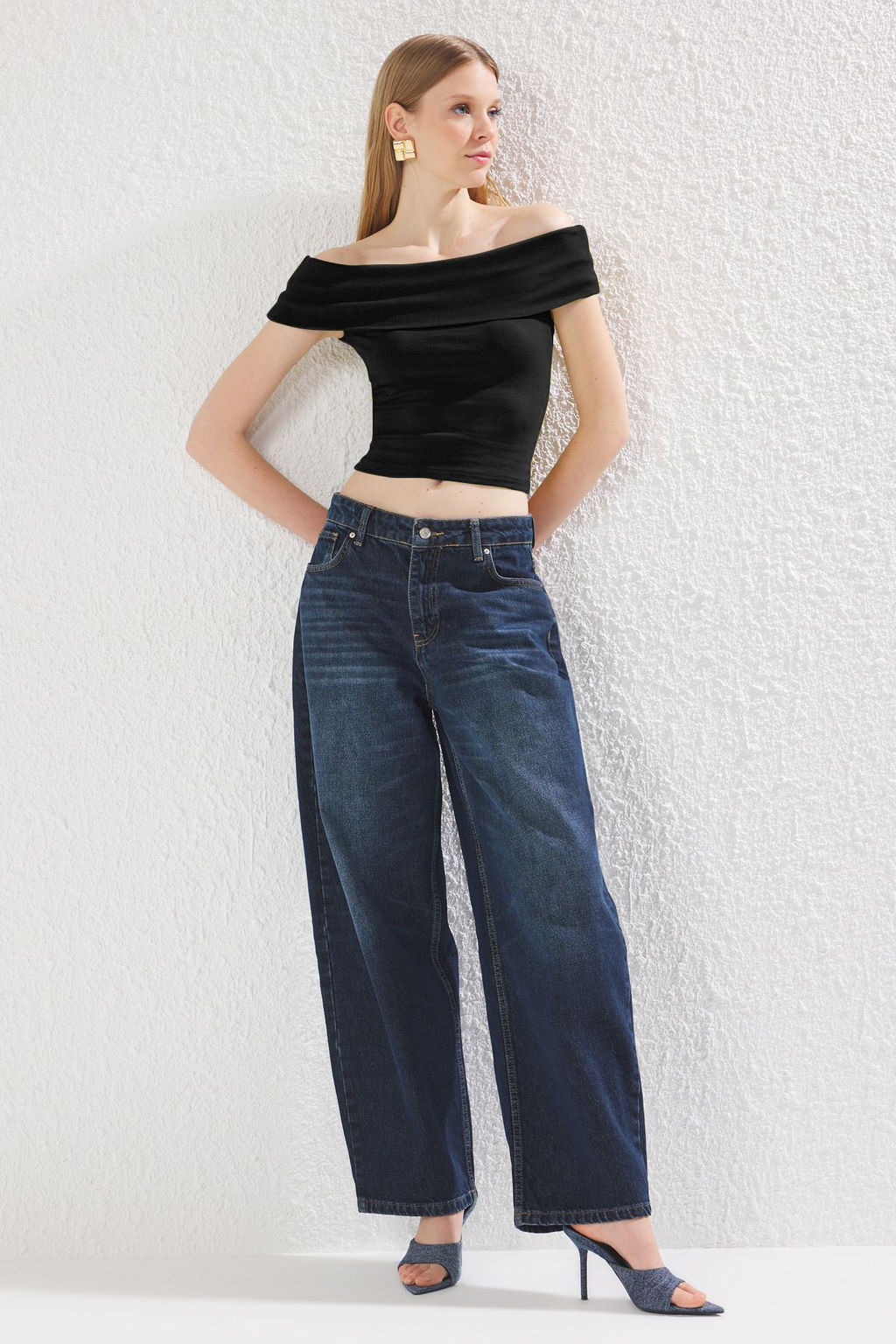 Trendyolmilla Siyah Carmen Yaka Fitted/Vucuda Oturan Orme Bluz TWOSS25BZ00126  фото 4