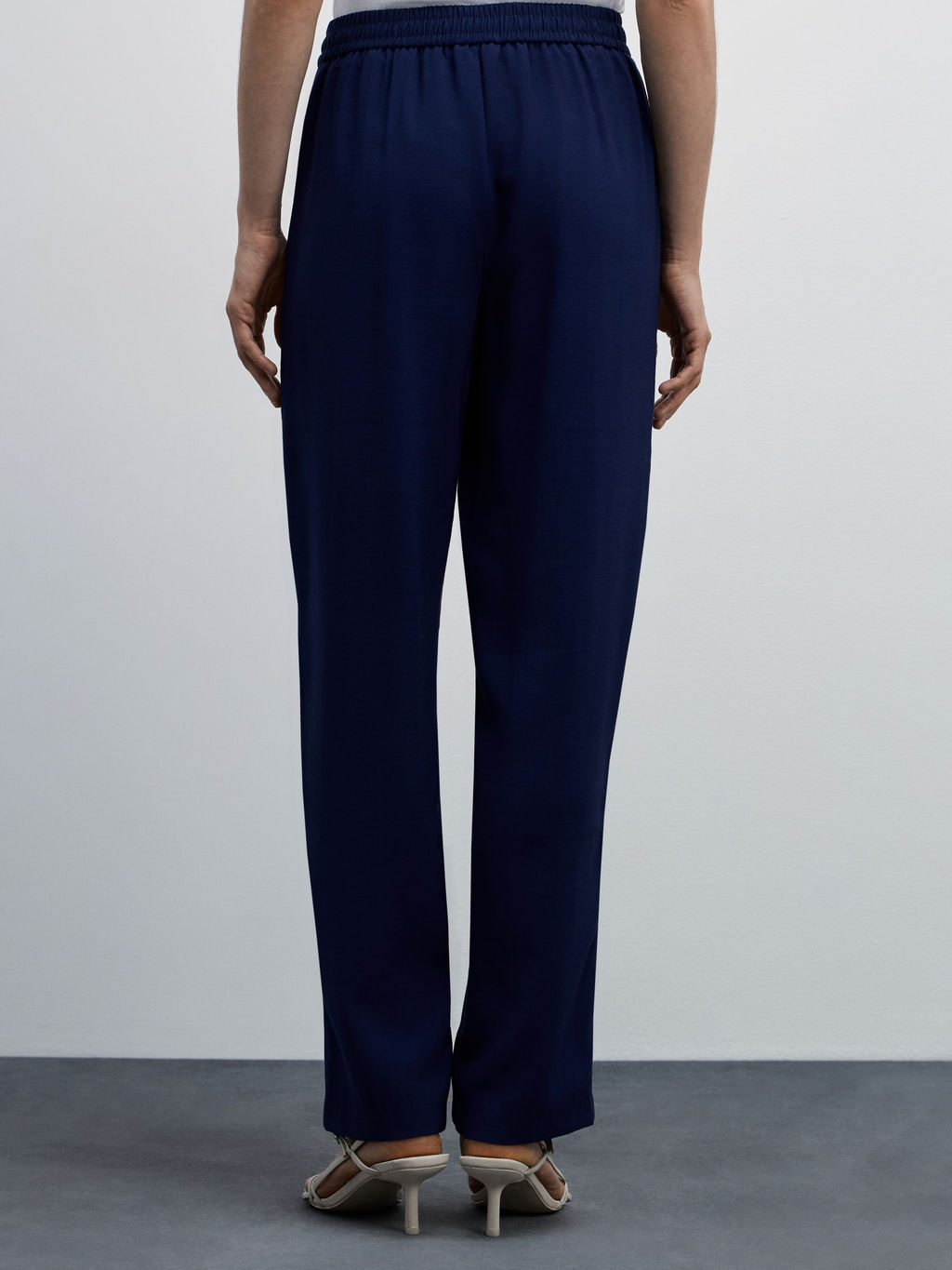 Брюки с защипами из вискозы / Zarina фото 4