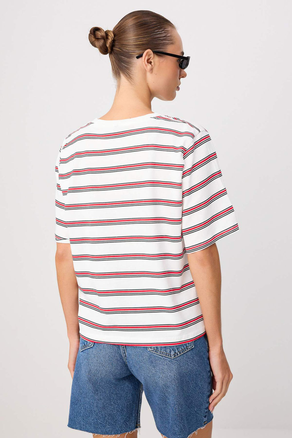 Ekru _izgili Regular Bisiklet Yaka D___k Kol K_sa Tok Pamuklu _rme T-Shirt TWOSS26TS00332 - Trendyolmilla фото 4
