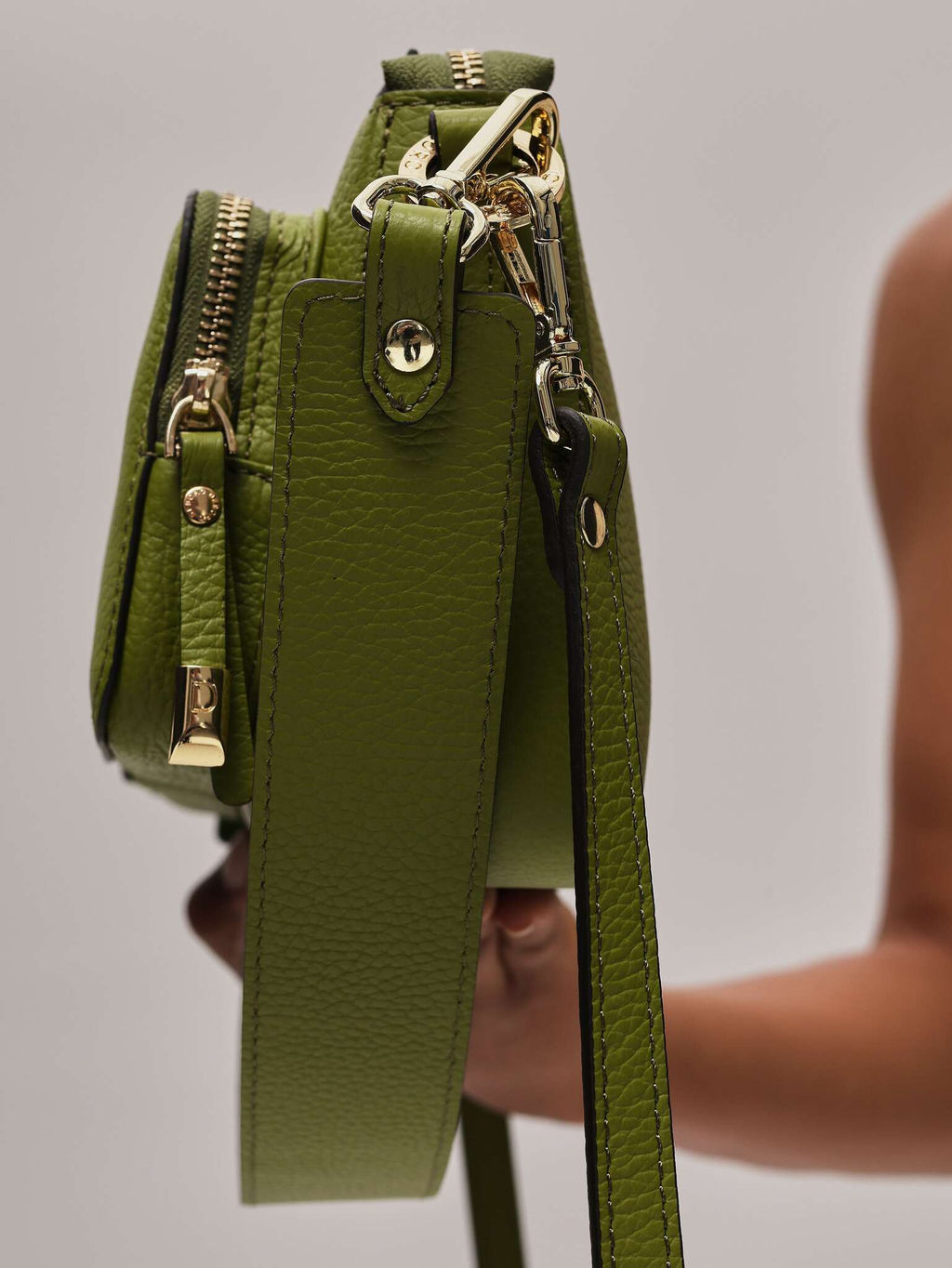 Сумка багет на плечо Deboro 31103 зеленый бамбук