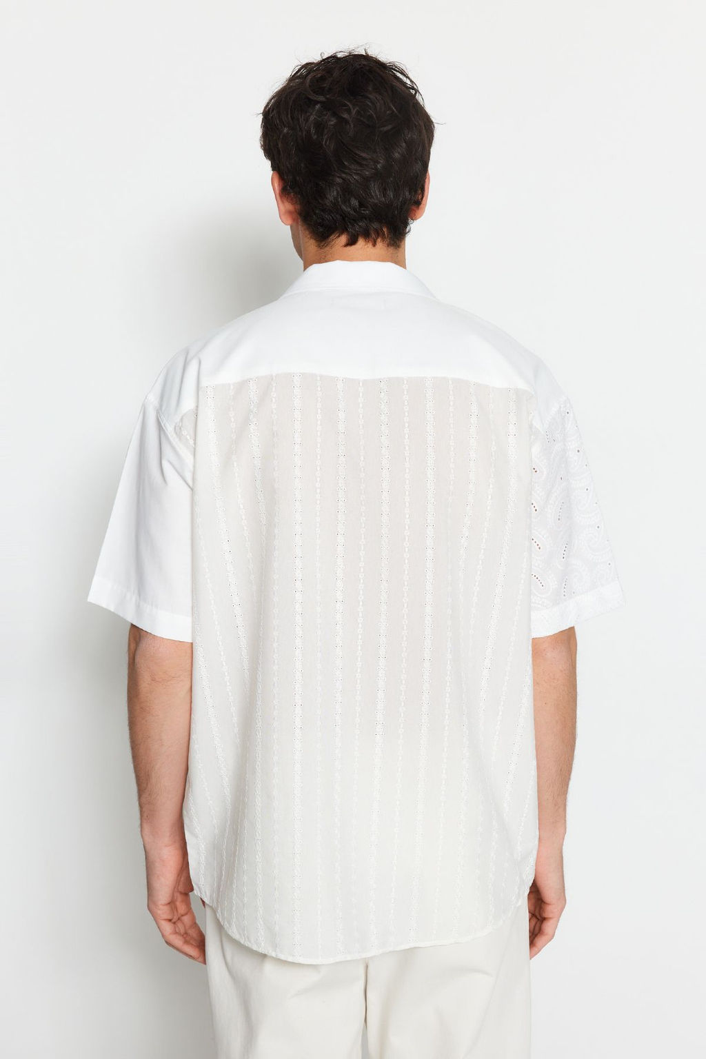 TRENDYOL MAN Limited Edition Beyaz Oversize Brode Bloklu Yazl?k Gomlek TMNSS23GO00135 - Trendyolmilla фото 13