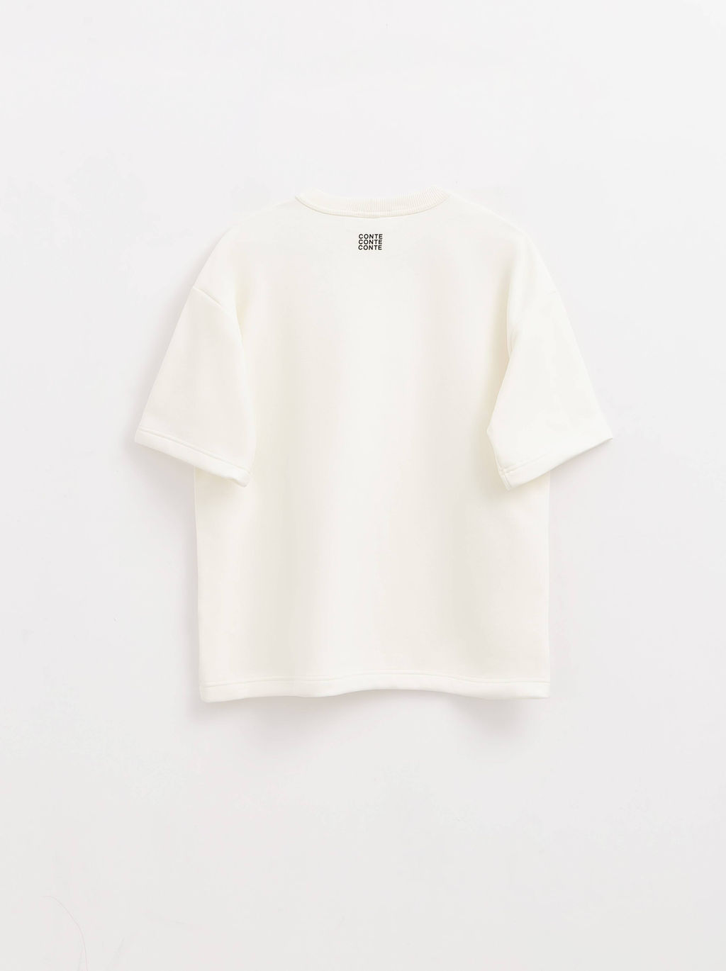 CONTE Удлиненная футболка из футера c карманом и аппликацией из стразов LD 2596 off-white