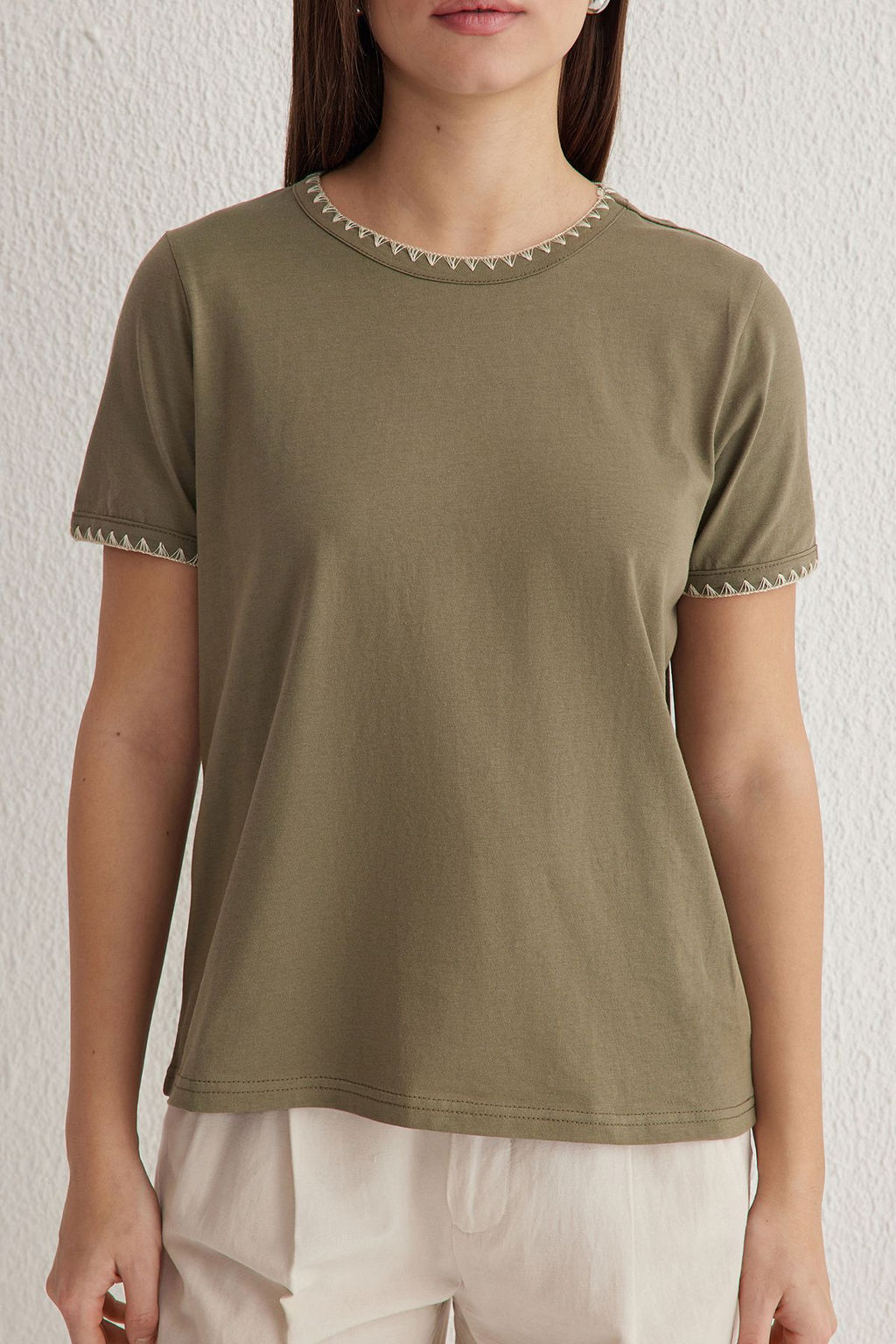 Haki %100 Pamuk Kontrast Dikis Detayl? Basic Bisiklet Yaka Orme T-Shirt TWOSS19AD0085