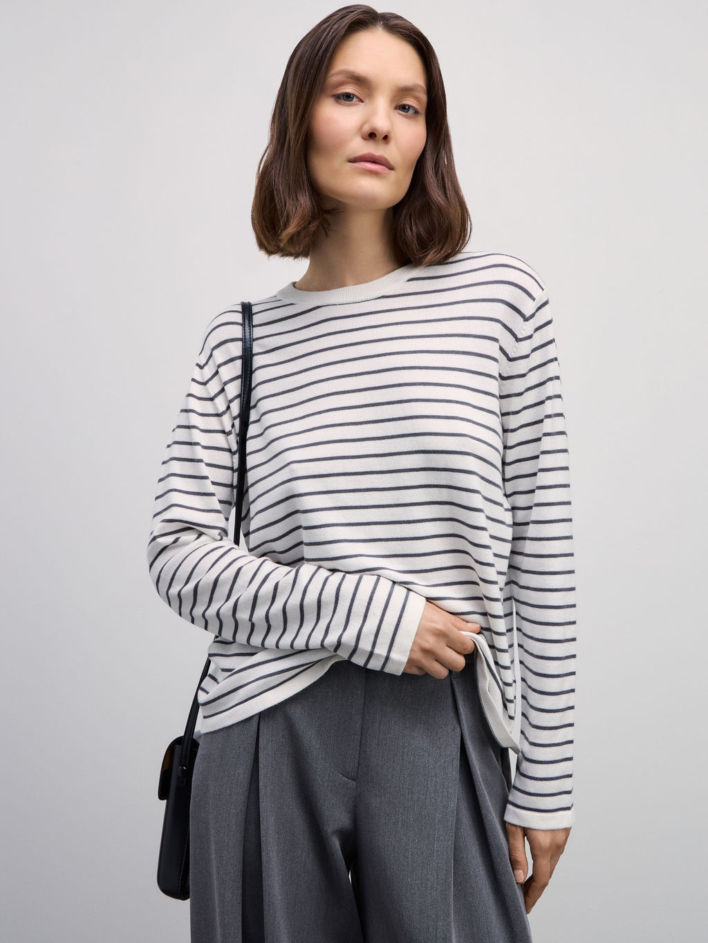 Базовый джемпер из вискозы в полоску / Zarina