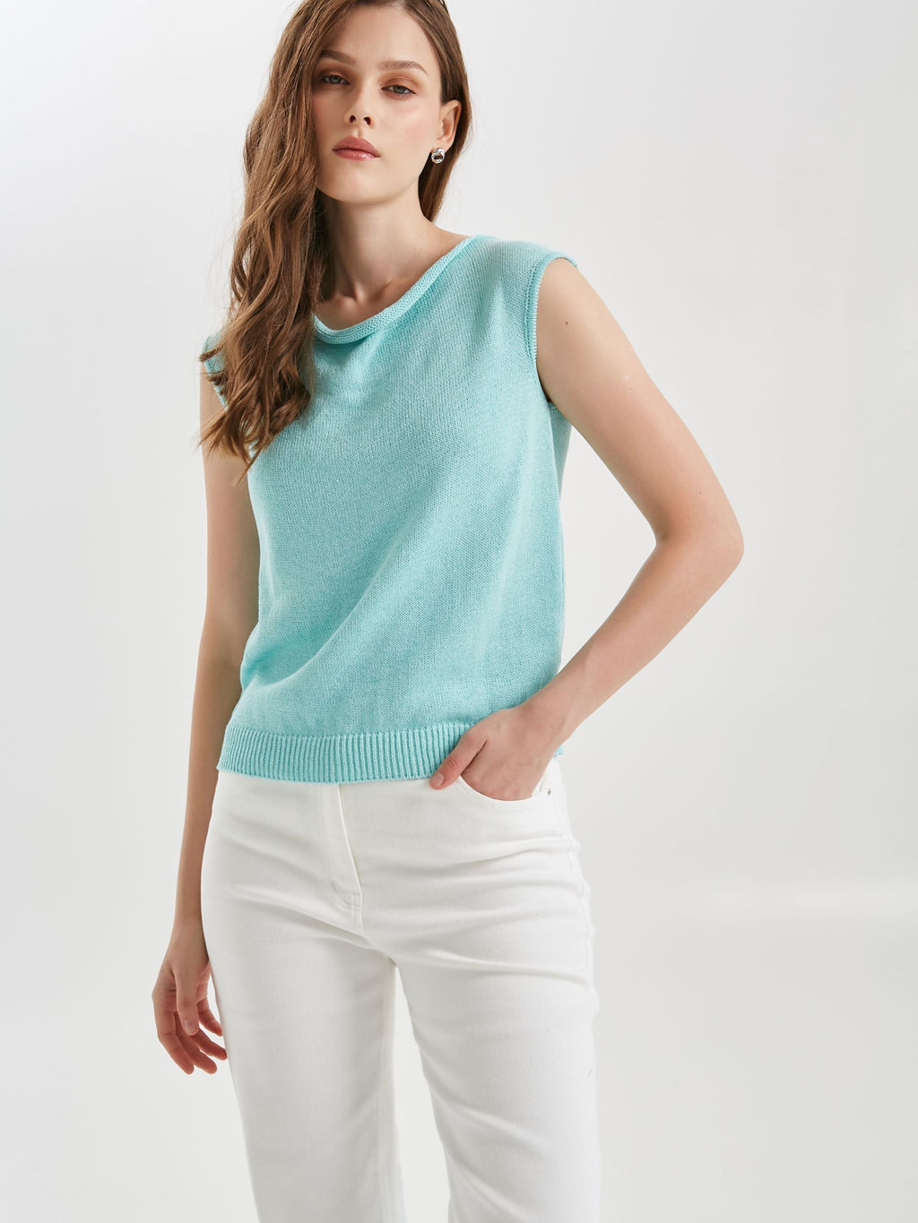 Блузка вязаная без рукавов