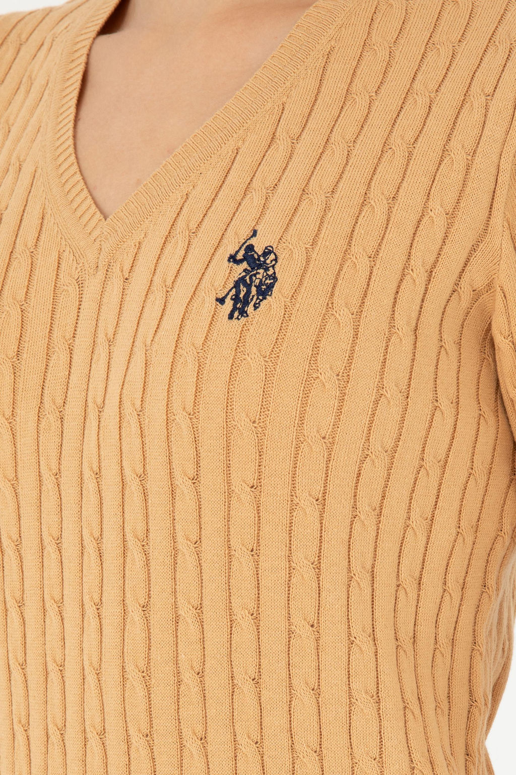 Женский базовый свитер светло-коричневого цвета с v-образным вырезом Неожиданная скидка в корзине - U.s. polo assn фото 7