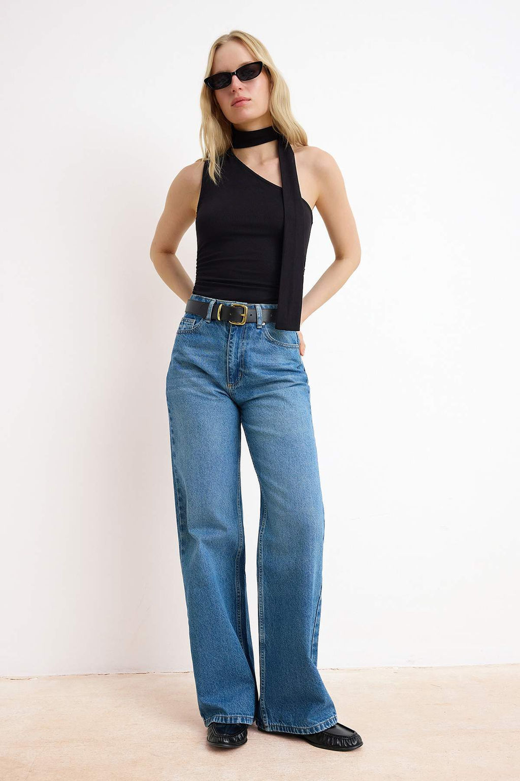 Siyah Fitted/Vucuda Oturan Asimetrik Yaka Baglama Detayl? Yumusak Orme Bluz TWOSS26BZ00480