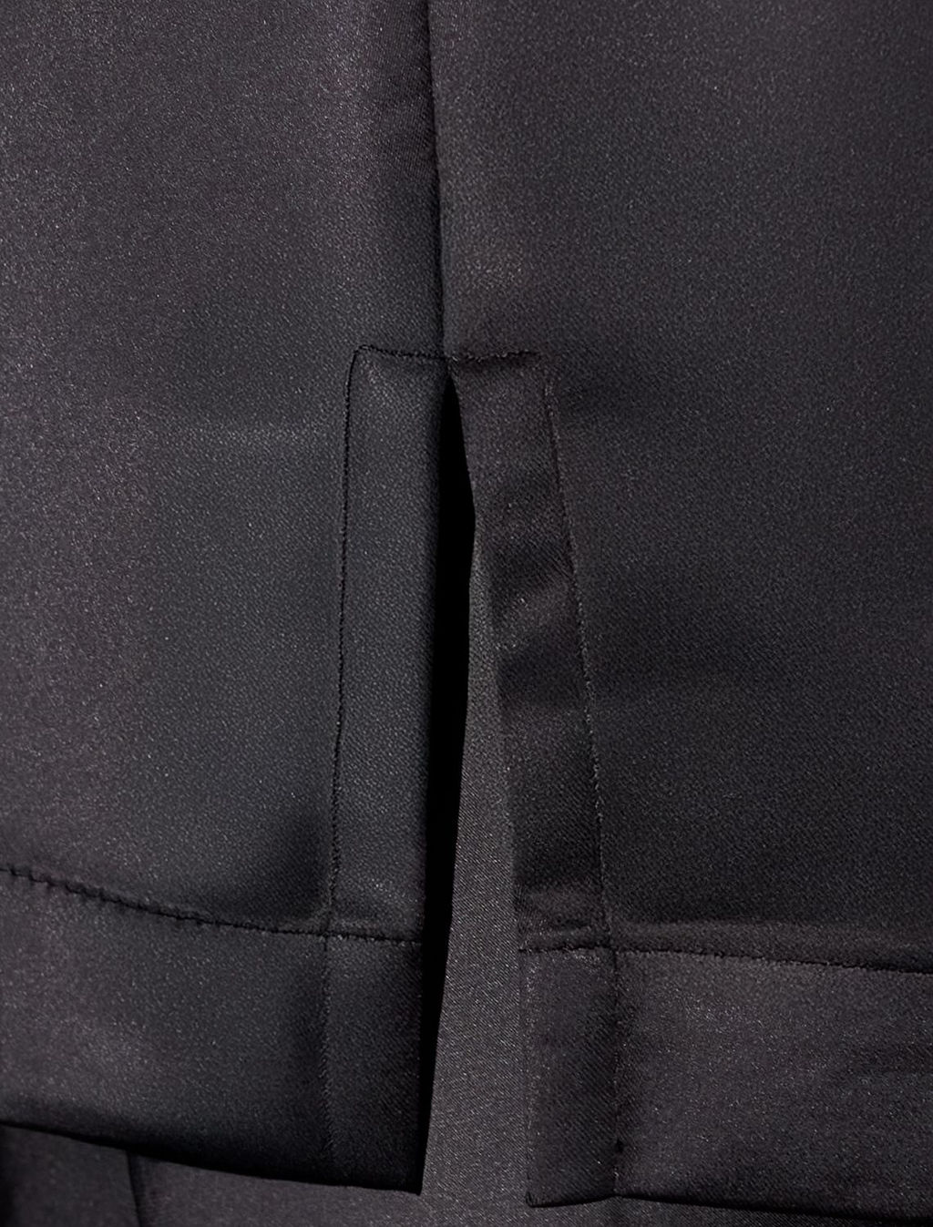 Топ Vilatte с V-вырезом из сатина черный  фото 5