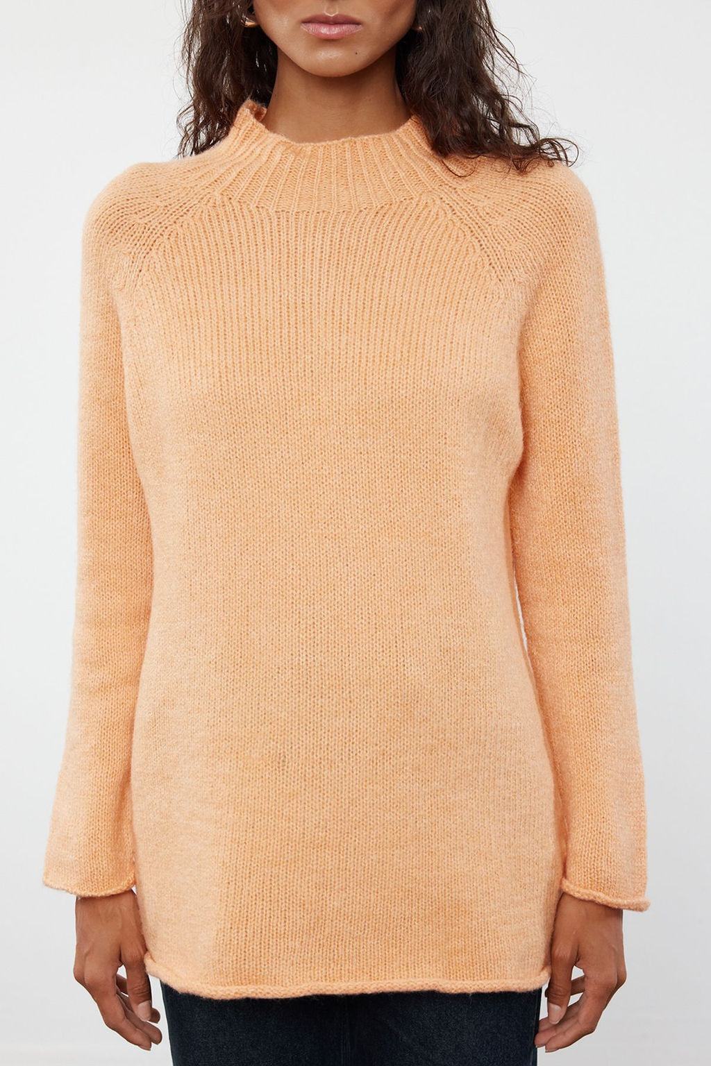Turuncu Yumusak Dokulu Dik Yaka Dikissiz Triko Kazak TWOAW25KZ00048