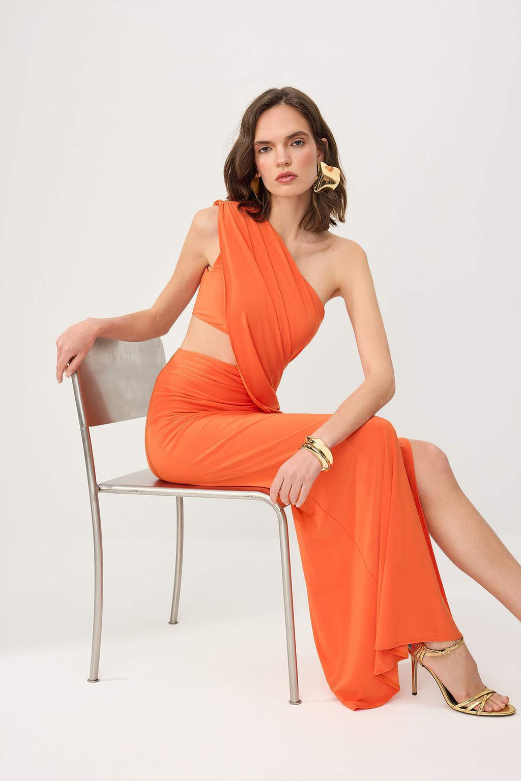 Turuncu Cut Out Detayl? Asimetrik Yaka Orme Sandy Maxi Abiye & Mezuniyet Elbisesi TPRSS26AE00067 - Trendyolmilla фото 2