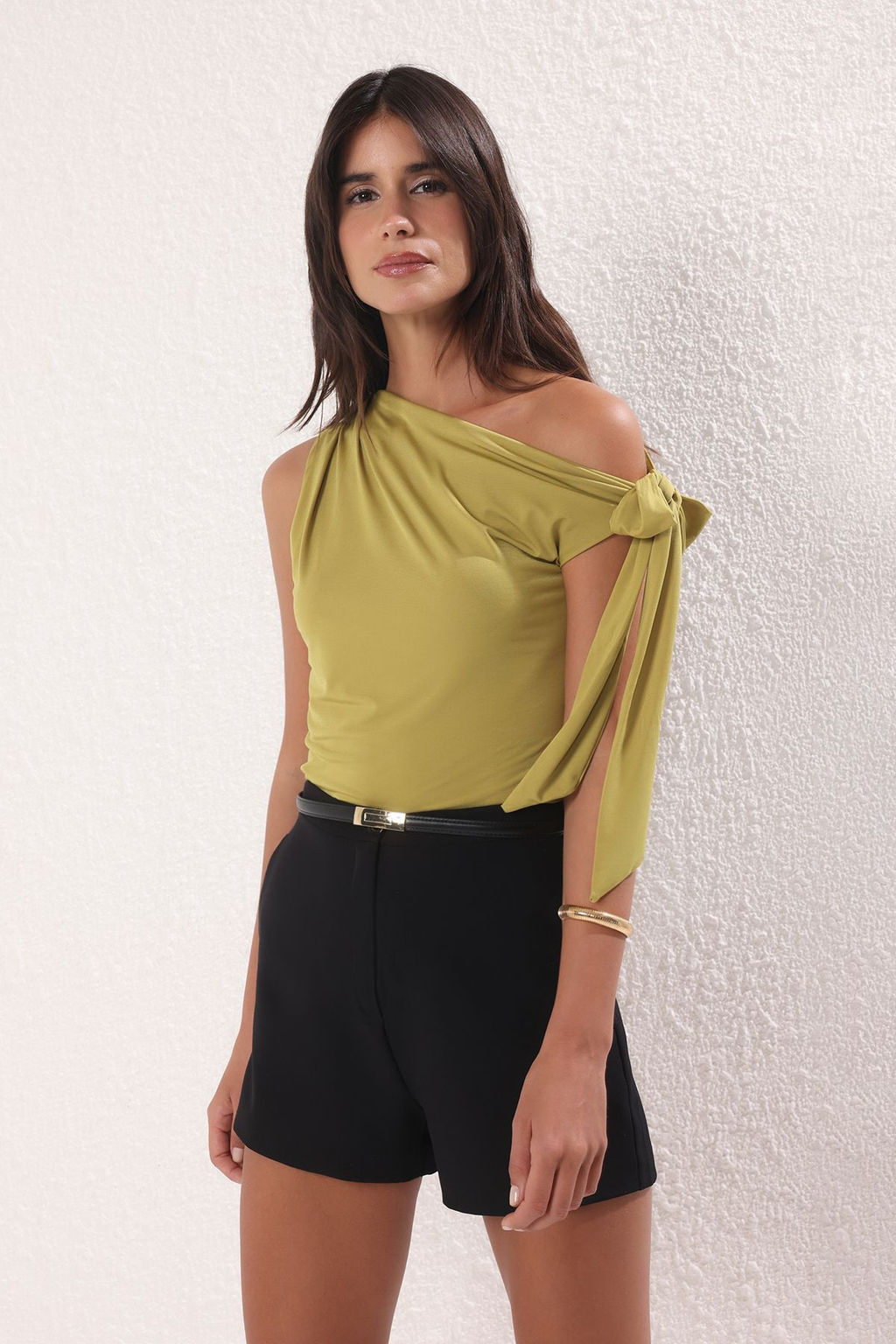 Trendyolmilla Siyah Asimetrik Yaka Baglama Detayl? Esnek Orme Bluz TWOSS25BZ00400 фото 2