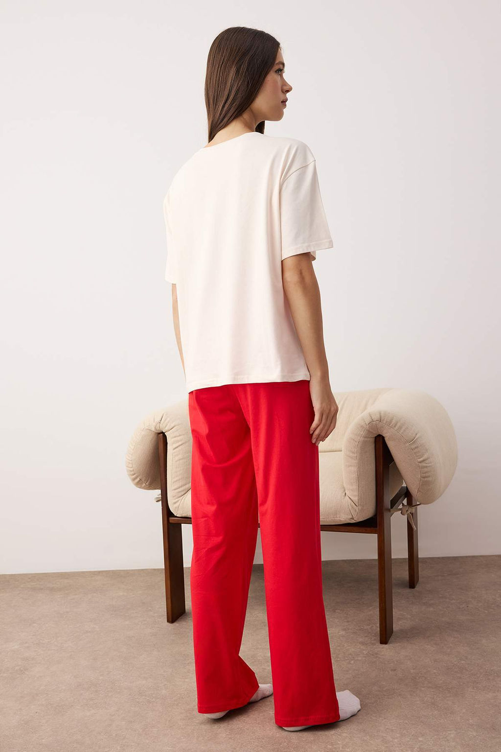 Ekru-K?rm?z? Penguen Bask?l? Yumusak Tuse Pamuklu Likral? Orme Pijama Tak?m? THMAW26PT00156