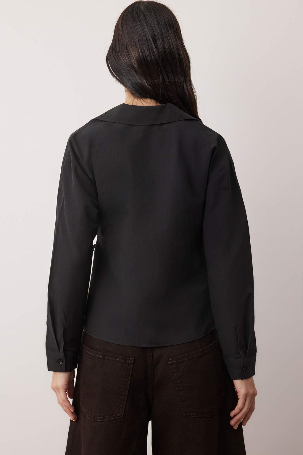 TRENDYOLMILLA Mavi Kruvaze Kapama Baglama Detayl? Regular Normal Kal?p Dokuma Gomlek TWOSS25GO00029  фото 9