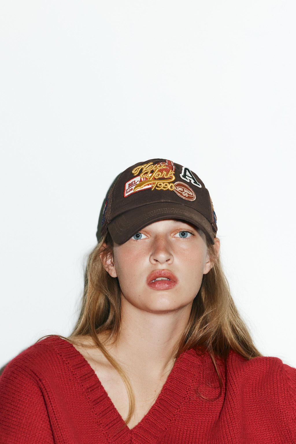 TWILL MESH CAP WITH EMBROIDERY AND PATCHES