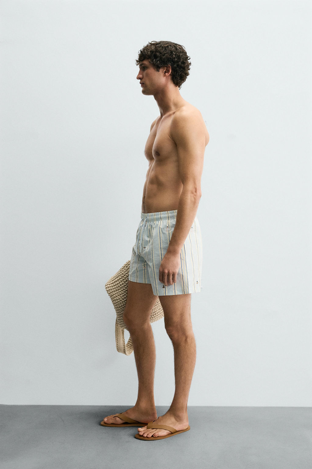 EMBROIDERED MID-LENGTH SWIMMING TRUNKS - Zara фото 4