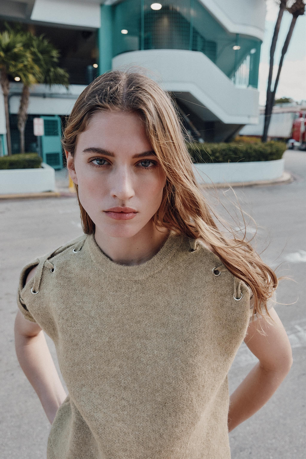 JUMPER WITH SHOULDER DETAIL - Zara фото 14