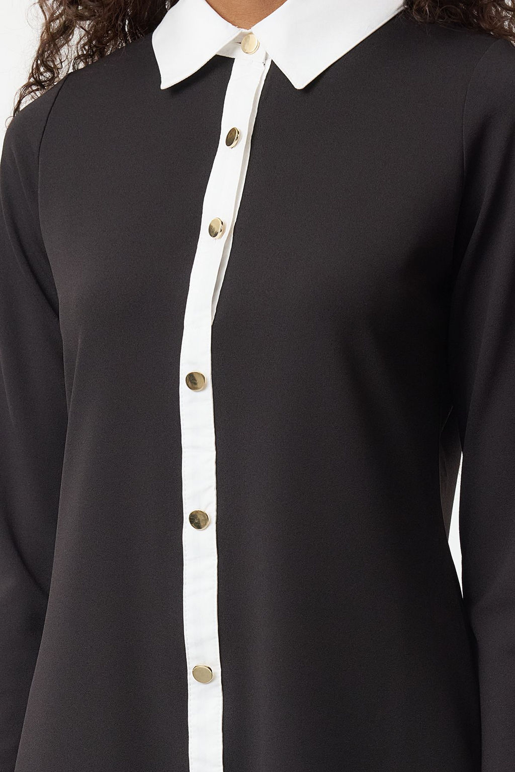 TRENDYOLMILLA Siyah Renk Bloklu Dugme Detayl? Mini Orme Elbise TWOAW25EL00453  фото 4