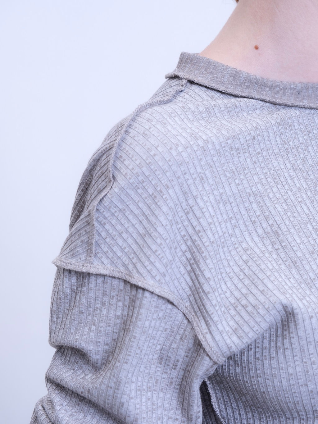 Лонгслив со швами наружу