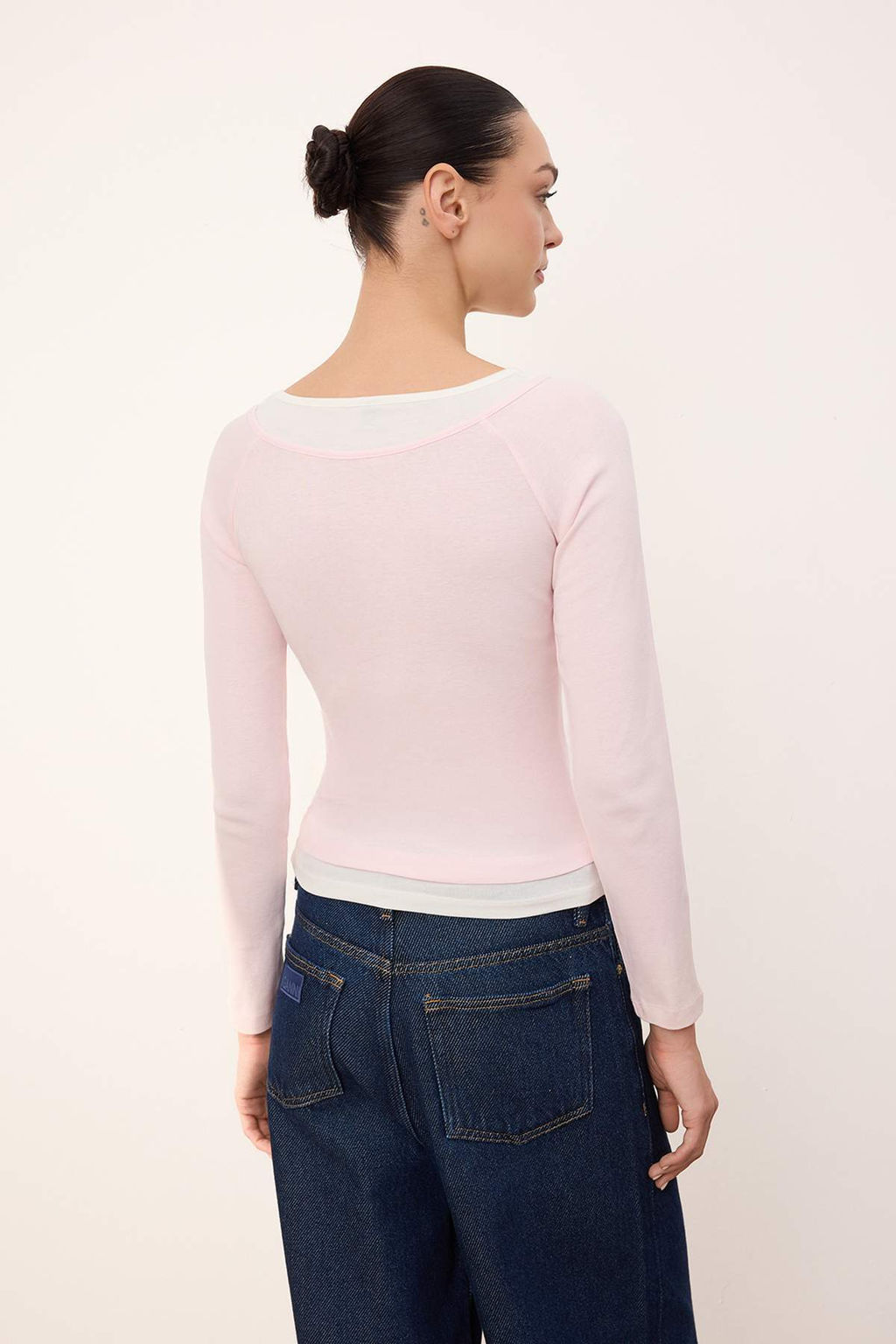 Pembe Vucuda Oturan Cift Gorunumlu Kay?k Yaka Uzun Kollu Pamuk Ribana Orme Bluz TWOSS26BZ00230 - Trendyolmilla фото 6