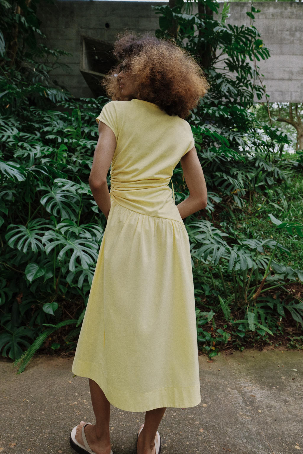 VESTIDO ASIM?TRICO FRUNCES / Amarillo - Zara фото 5