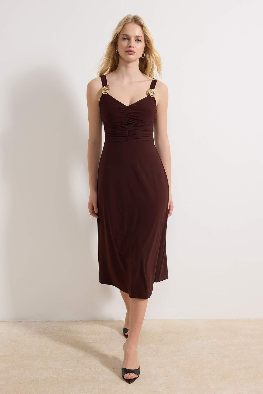 Kahverengi A-line Kalp Yaka Kolsuz Aksesuar Detayl? Midi Esnek Orme Elbise TWOSS26EL00151 - Trendyolmilla фото 2