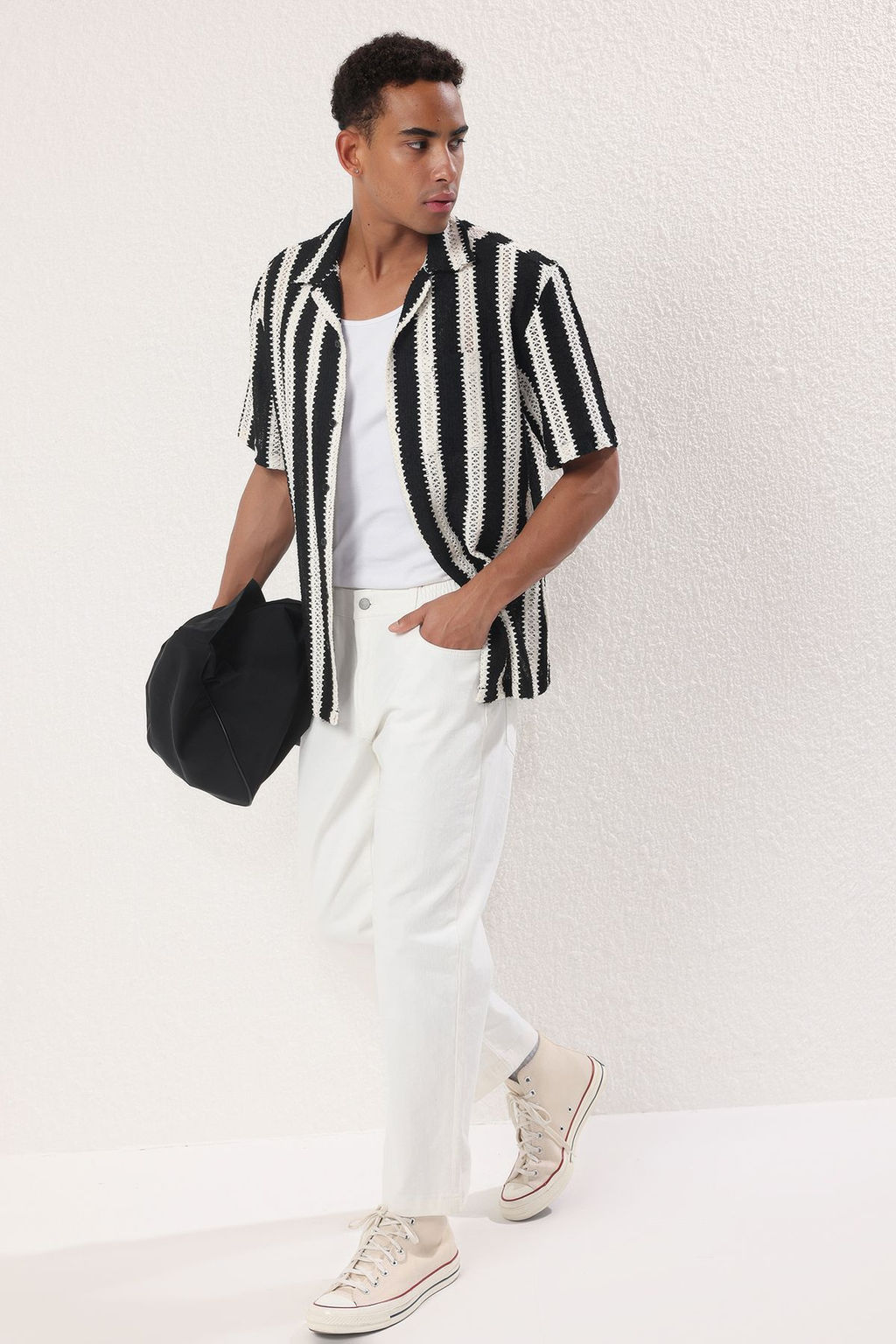 TRENDYOL MAN Siyah Oversize Gomlek TMNSS25GO00028