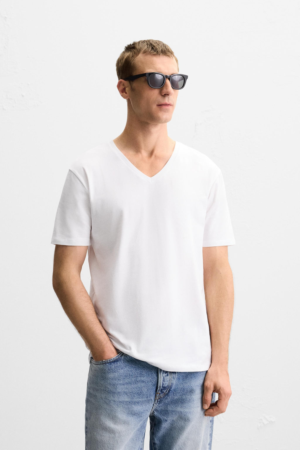 BASIC V-NECK T-SHIRT - Zara фото 2
