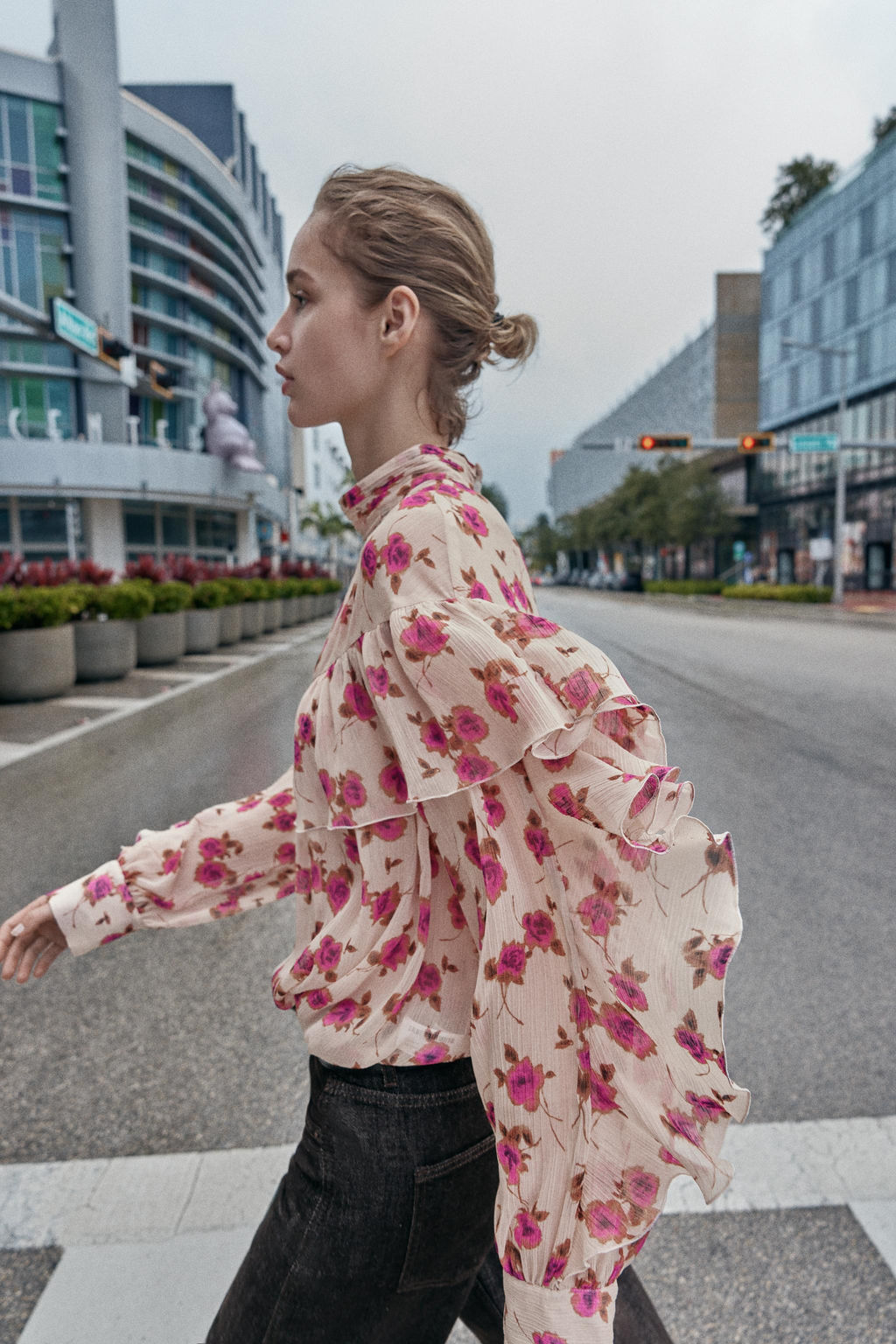 PRINTED RUFFLED BLOUSE - Zara фото 11