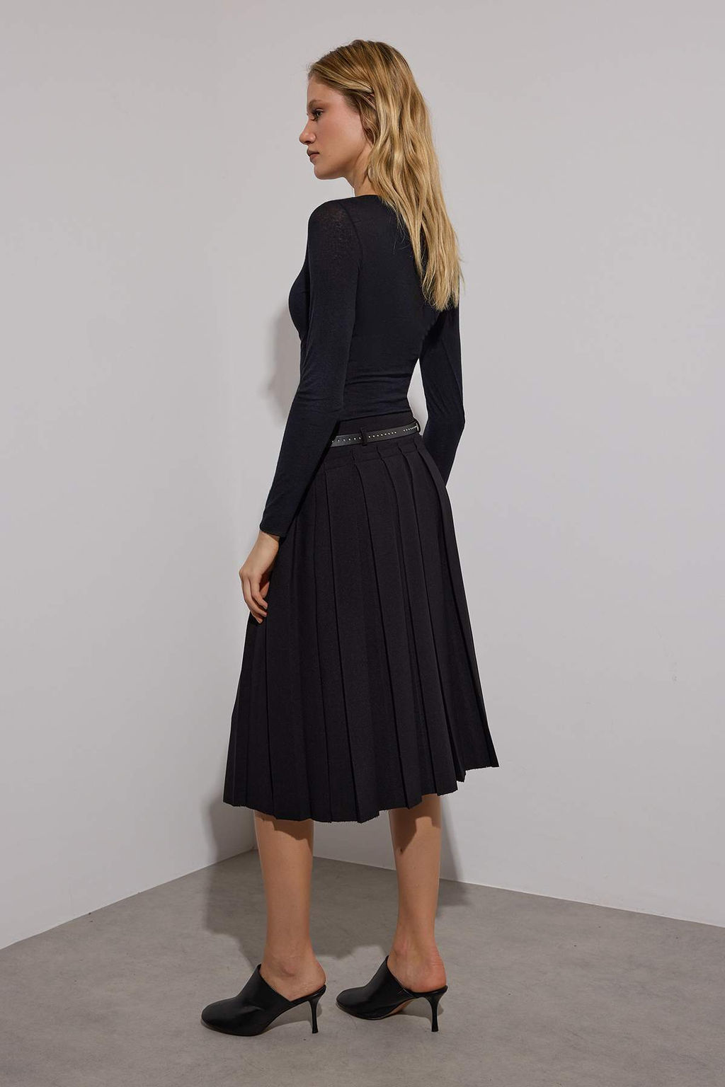 Siyah Limited Edition Pilili Kemerli Midi Etek TWOAW26ET00062 - Trendyolmilla фото 3