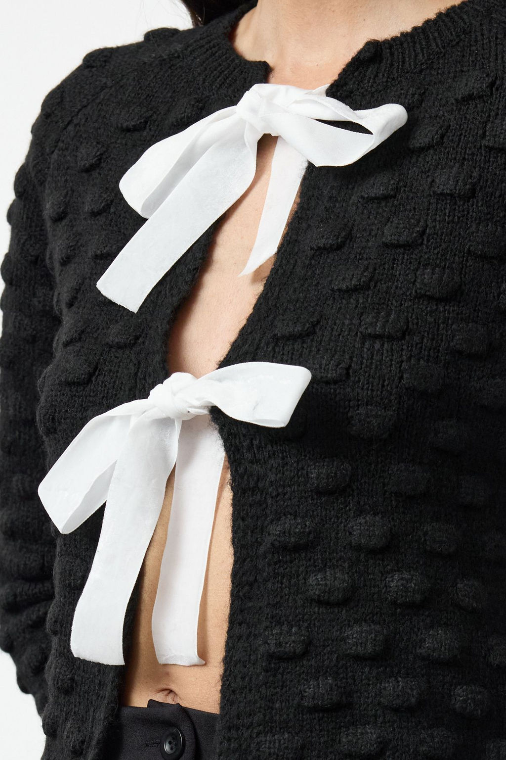 TRENDYOLMILLA Siyah Crop Yumusak Dokulu Kurdele Detayl? Triko H?rka TWOAW25HI00182  фото 4