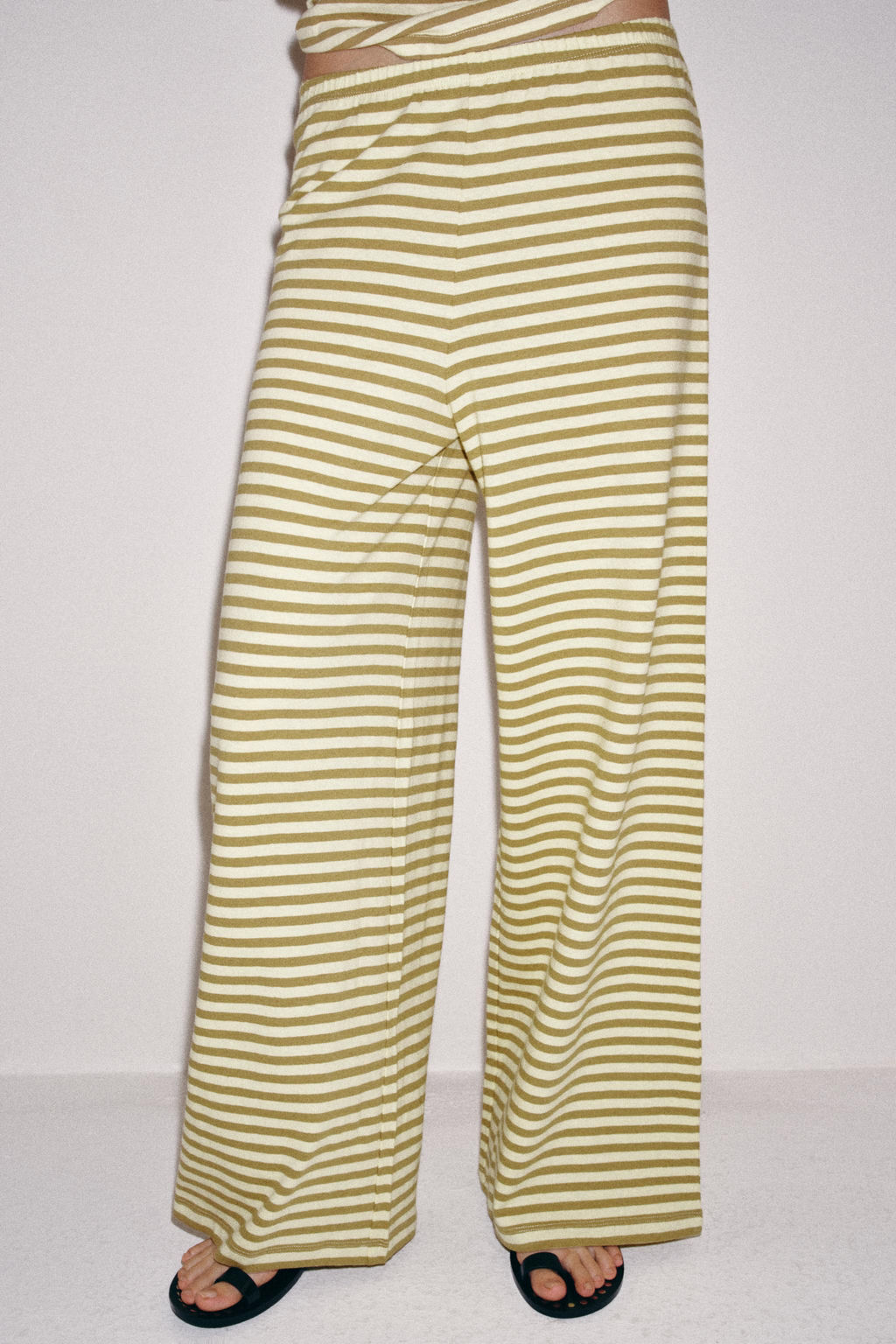 PANTAL?N RAYAS ALGOD?N Y LINO / Beige / Tostado - Zara фото 2
