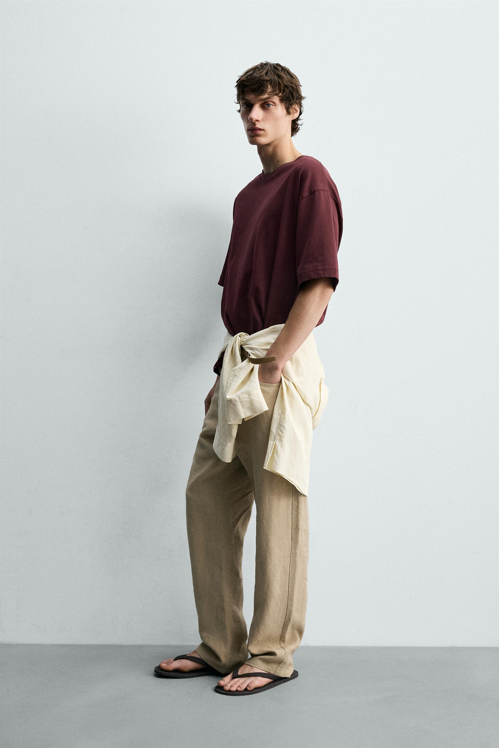 CAMISETA RELAXED FIT BORDADO / burdeos/crudo