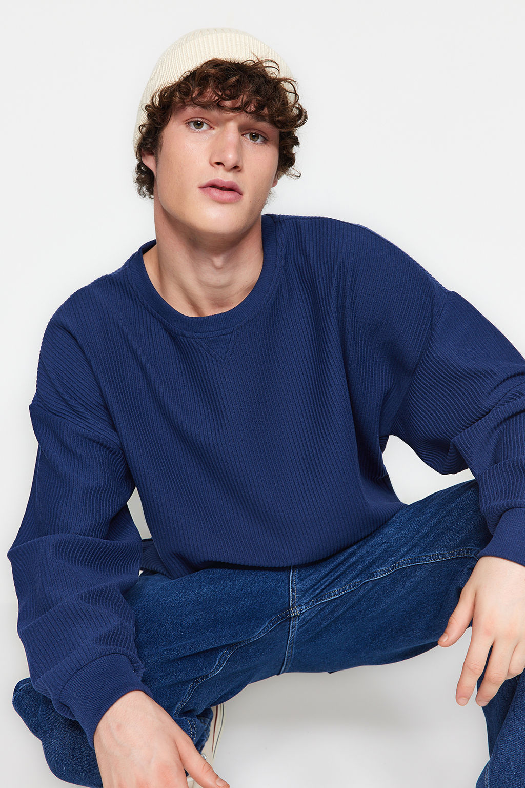 Lacivert Oversize/Genis Kesim Dokulu Yaka Detayl? Sweatshirt TMNAW24SW00233 - Trendyolmilla фото 6