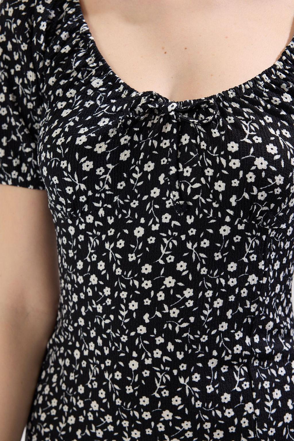 Beyaz Cicekli Midi Carmen Yaka Y?rtmacl? Bodycone/Vucuda Oturan Orme Elbise TWOSS25EL00161 - Trendyolmilla фото 8