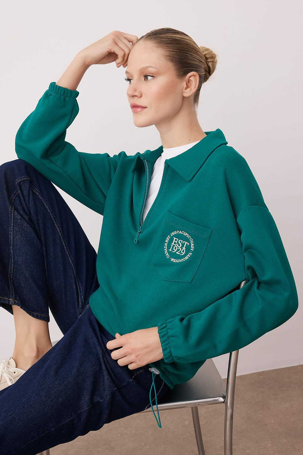 Zumrut Yesili Yar?m Pat Fermuarl? Nak?sl? Oversize/Genis Kal?p Orme Sweatshirt TWOAW26SW00191