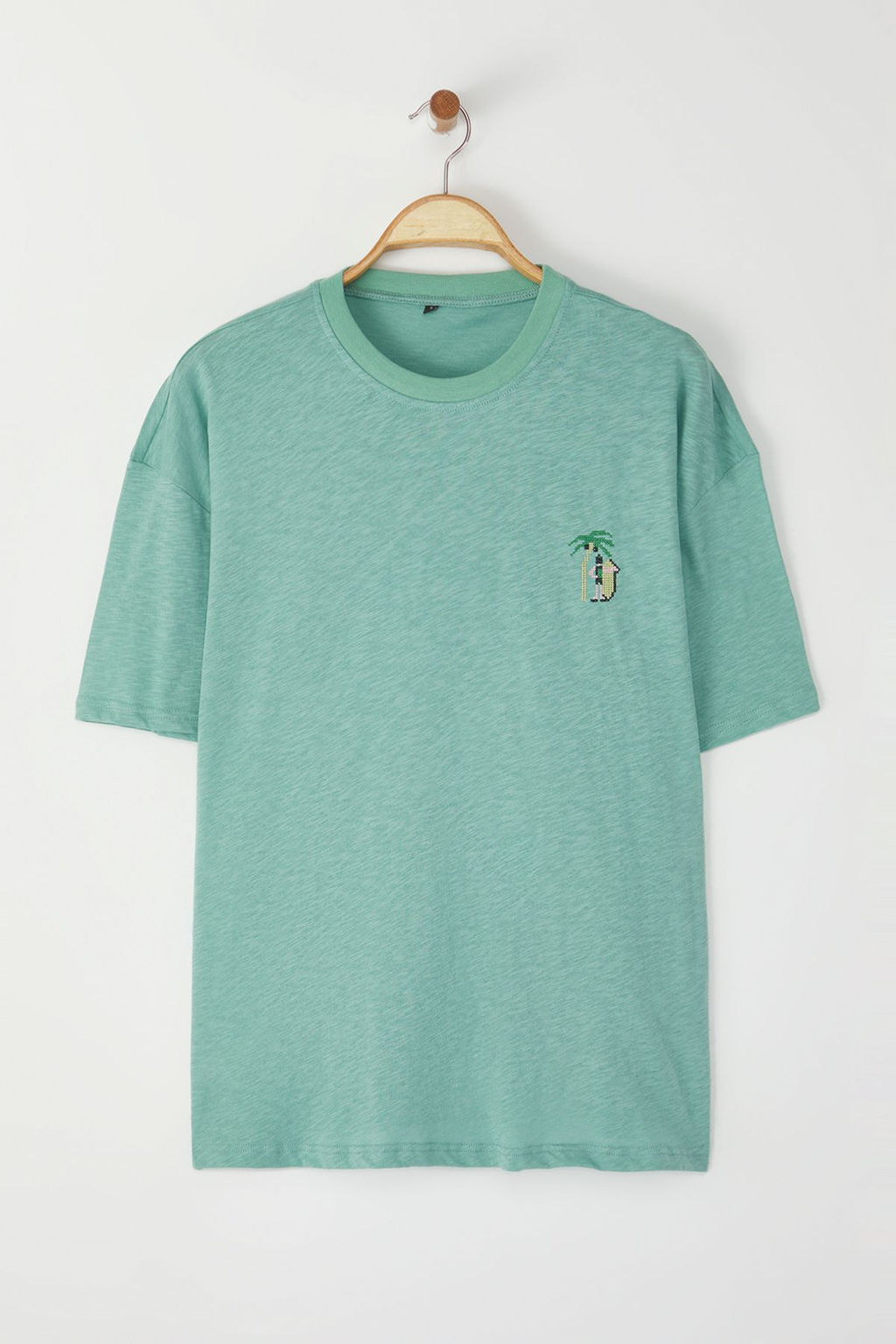 TRENDYOL MAN Mint Oversize/Genis Kesim Palmiye Nak?sl? %100 Pamuk T-Shirt TMNSS25TS00055