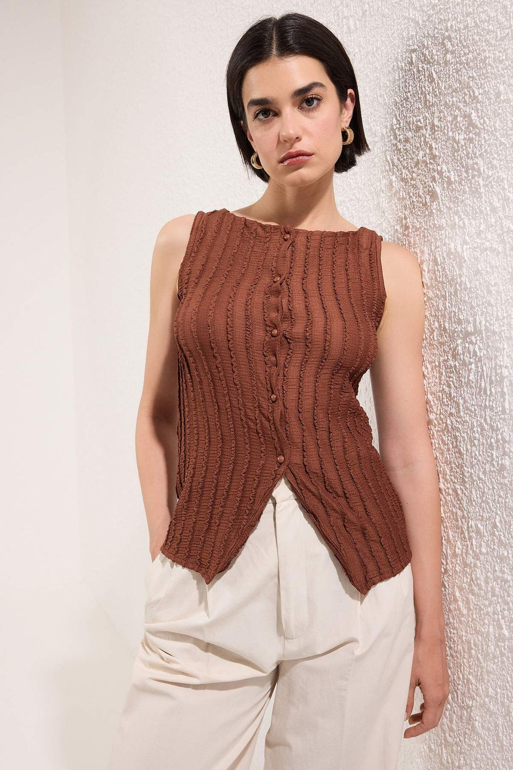 Trendyolmilla Ekru Triko Gorunumlu Regular/Normal Kal?p Orme Bluz TWOSS25BZ00385 фото 2