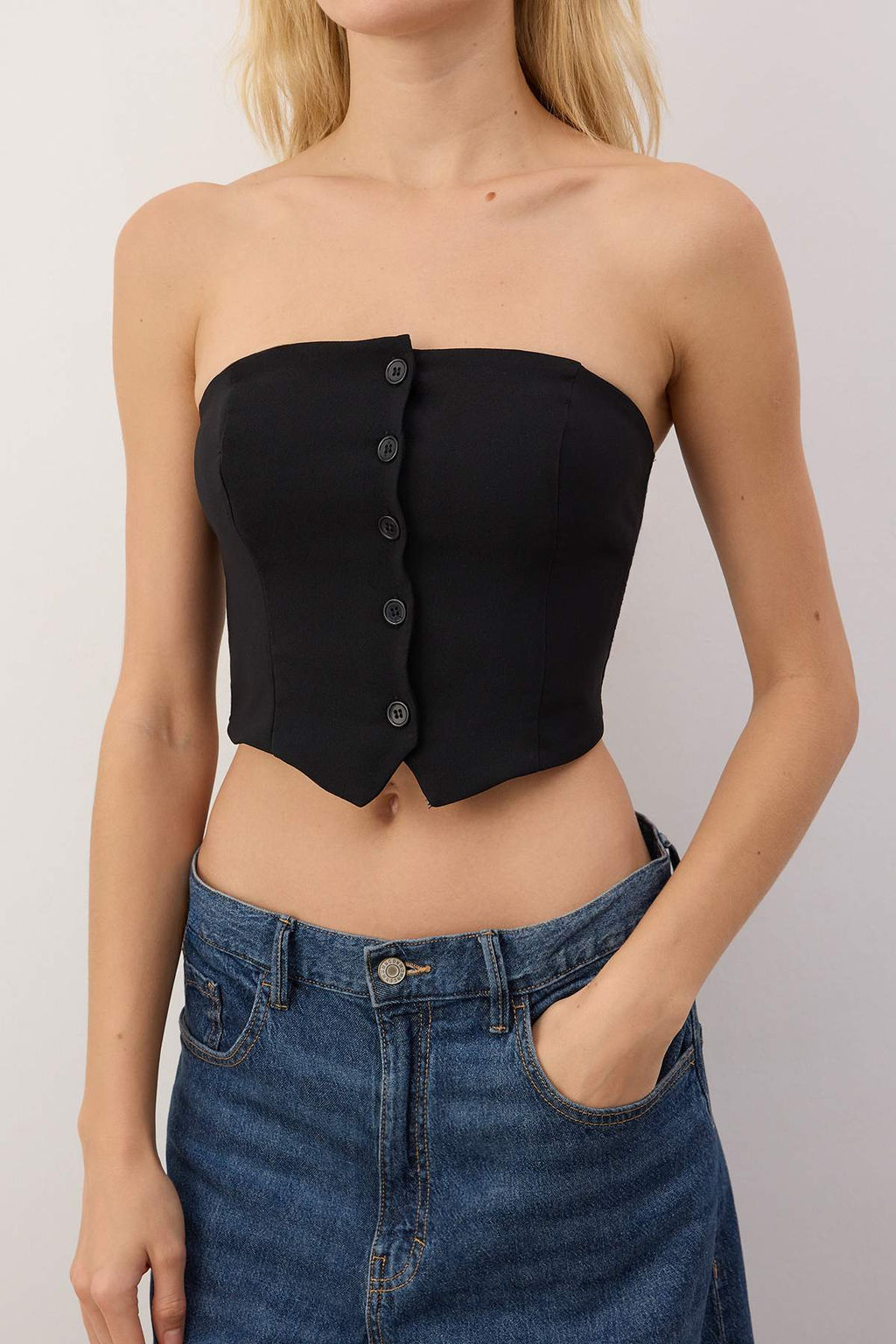 Trendyolmilla Siyah Straplez Dugme Detayl? Crop Dokuma Bluz TWOAW24BZ00421  фото 18