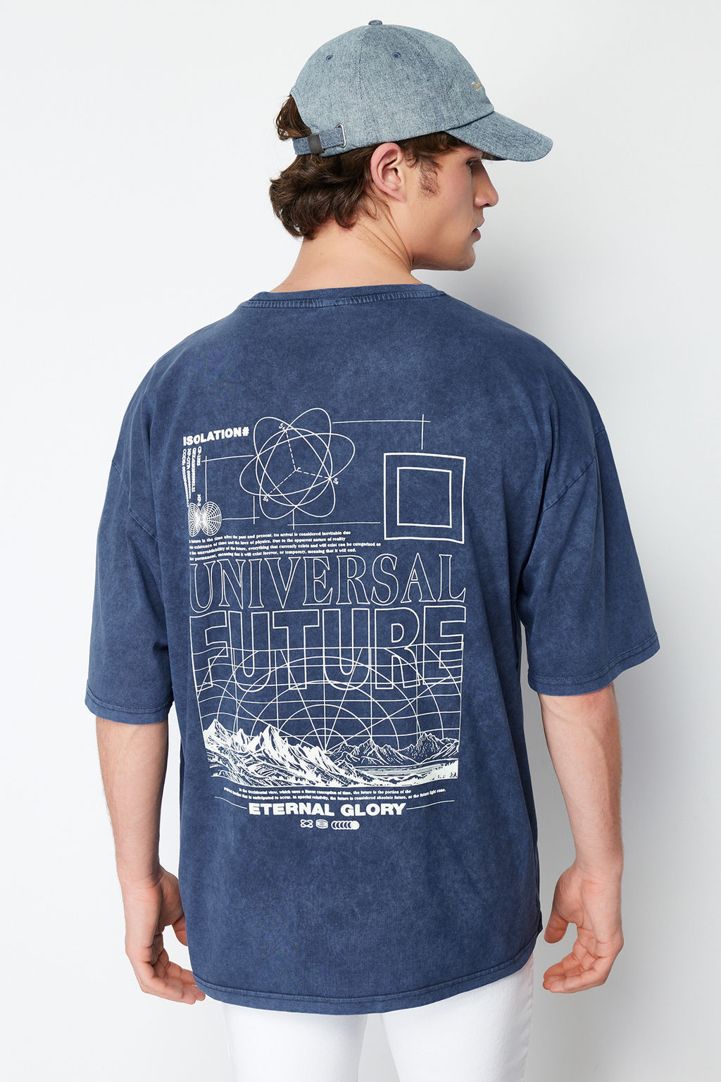 TRENDYOL MAN Antrasit Oversize/Genis Kesim Soluk Efektli Yaz? Bask?l? %100 Pamuklu T-Shirt TMNSS24TS00043