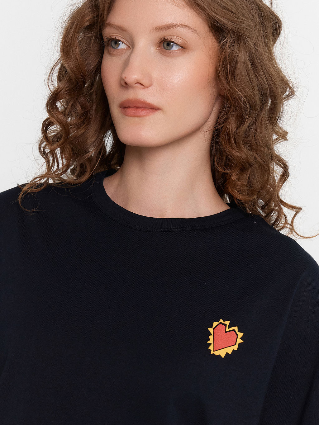 Футболка женская черная с принтом черный +печать 112934 - Mark formelle фото 14