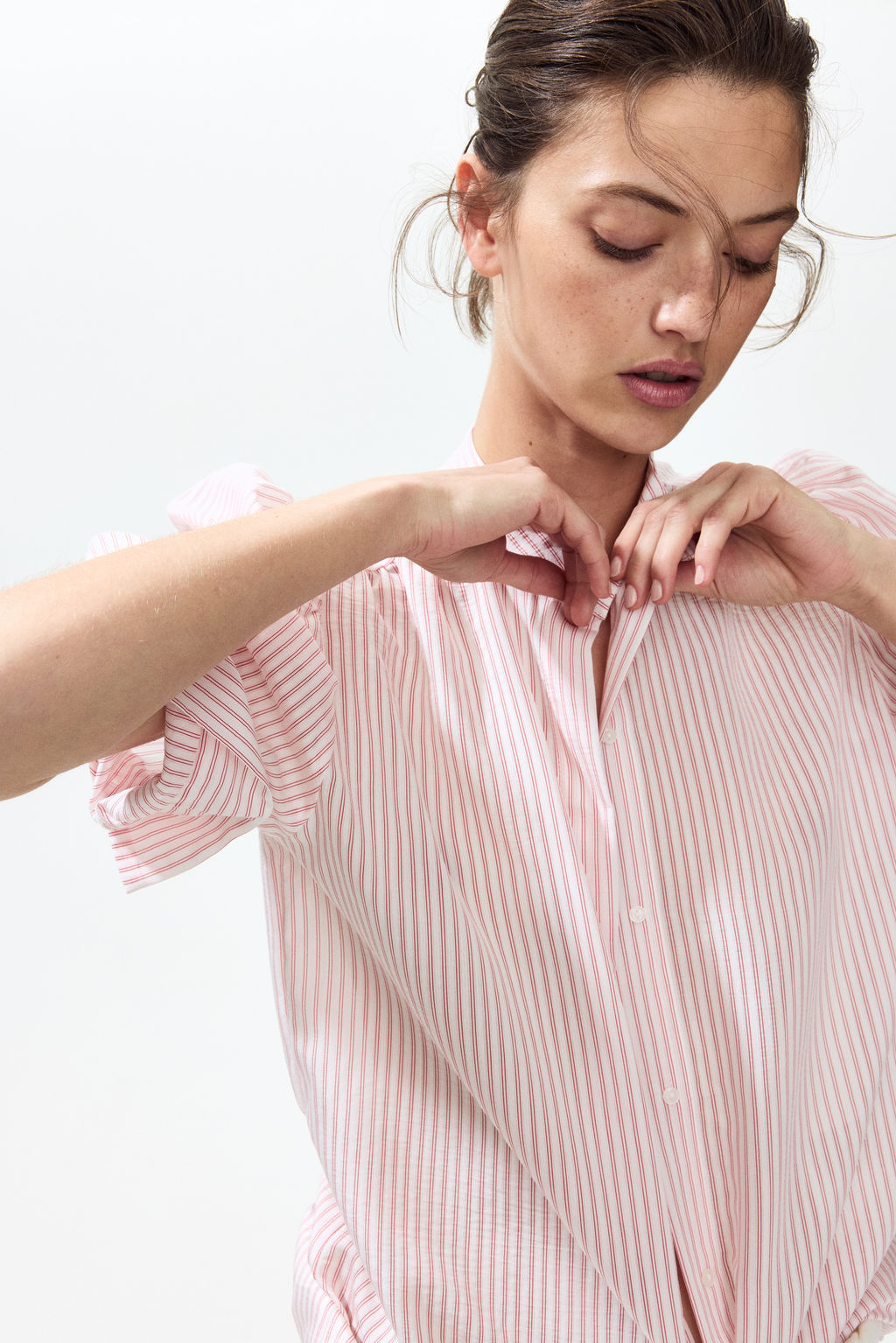 Blusa con mangas abullonadas - H&m фото 4