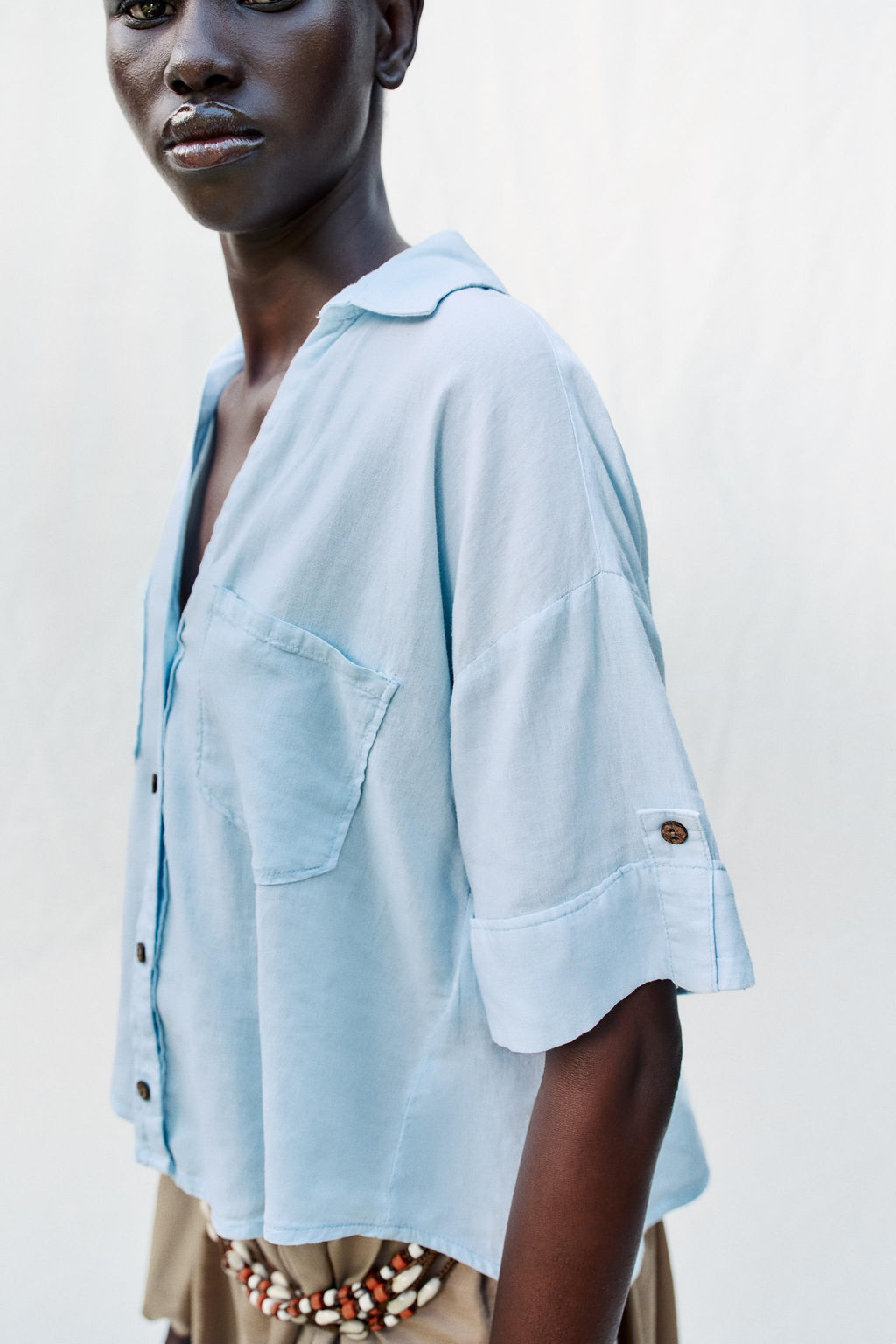 CAMISA CORTA CON LINO / Celeste
