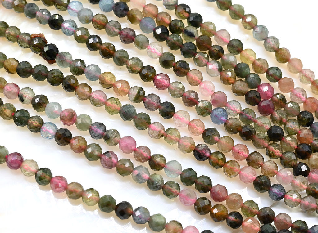 Бусины из турмалина шарик гр.4мм, 38см, 97 бусин Радуга камня