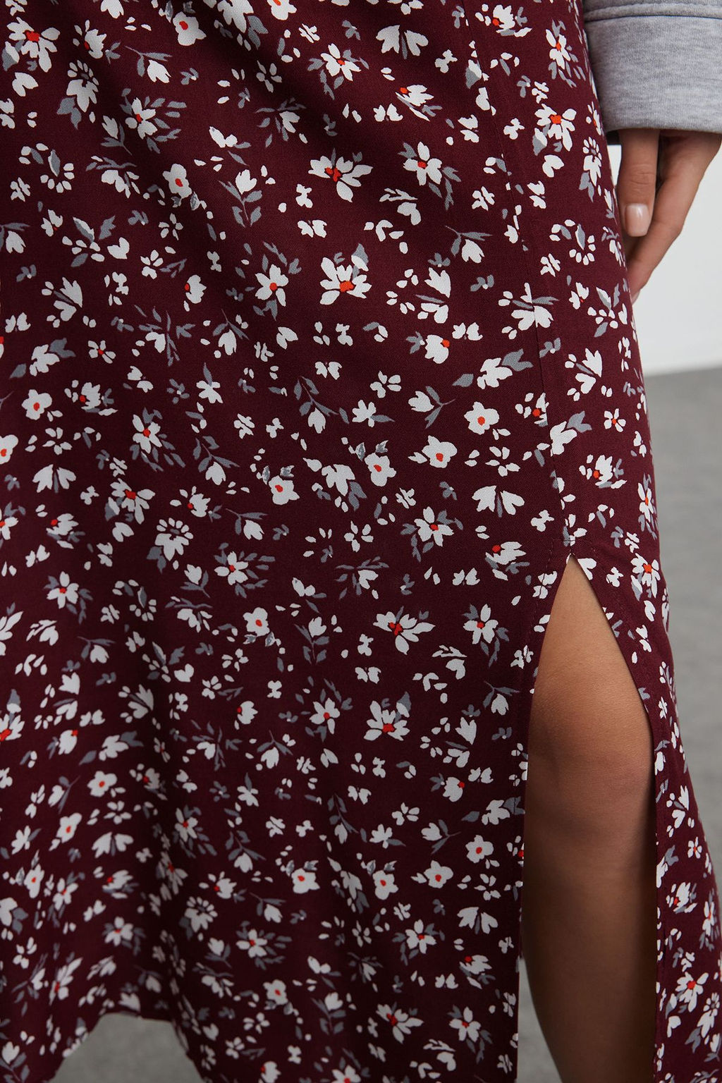 Bordo Y?rtmac Detayl? Cicek Desenli Viskon Kumasl? Midi Dokuma Etek TWOSS20ET0230