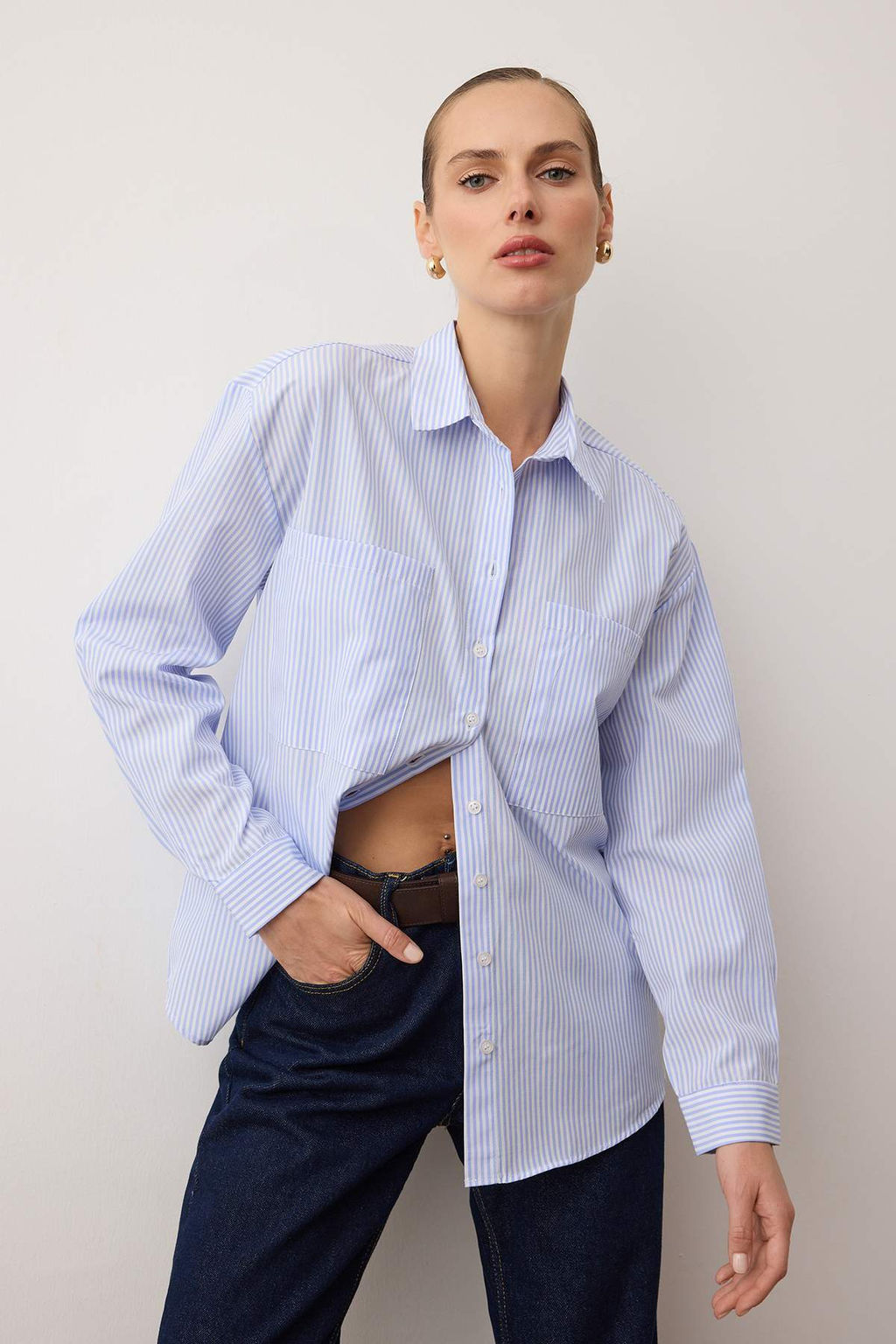 TRENDYOLMILLA Mavi Cizgili Cep Detayl? Oversize/Genis Kal?p Dokuma Gomlek TWOAW23GO00359  фото 35