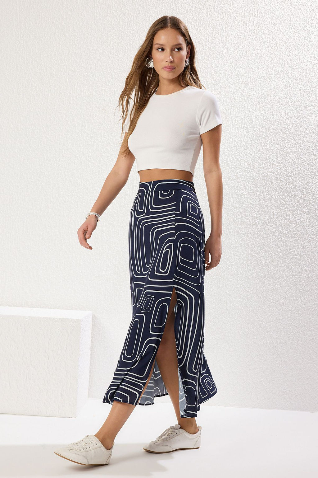 Koyu Lacivert Desenli Y?rtmac Detayl? Viskon Midi Dokuma Etek TWOAW20ET0205