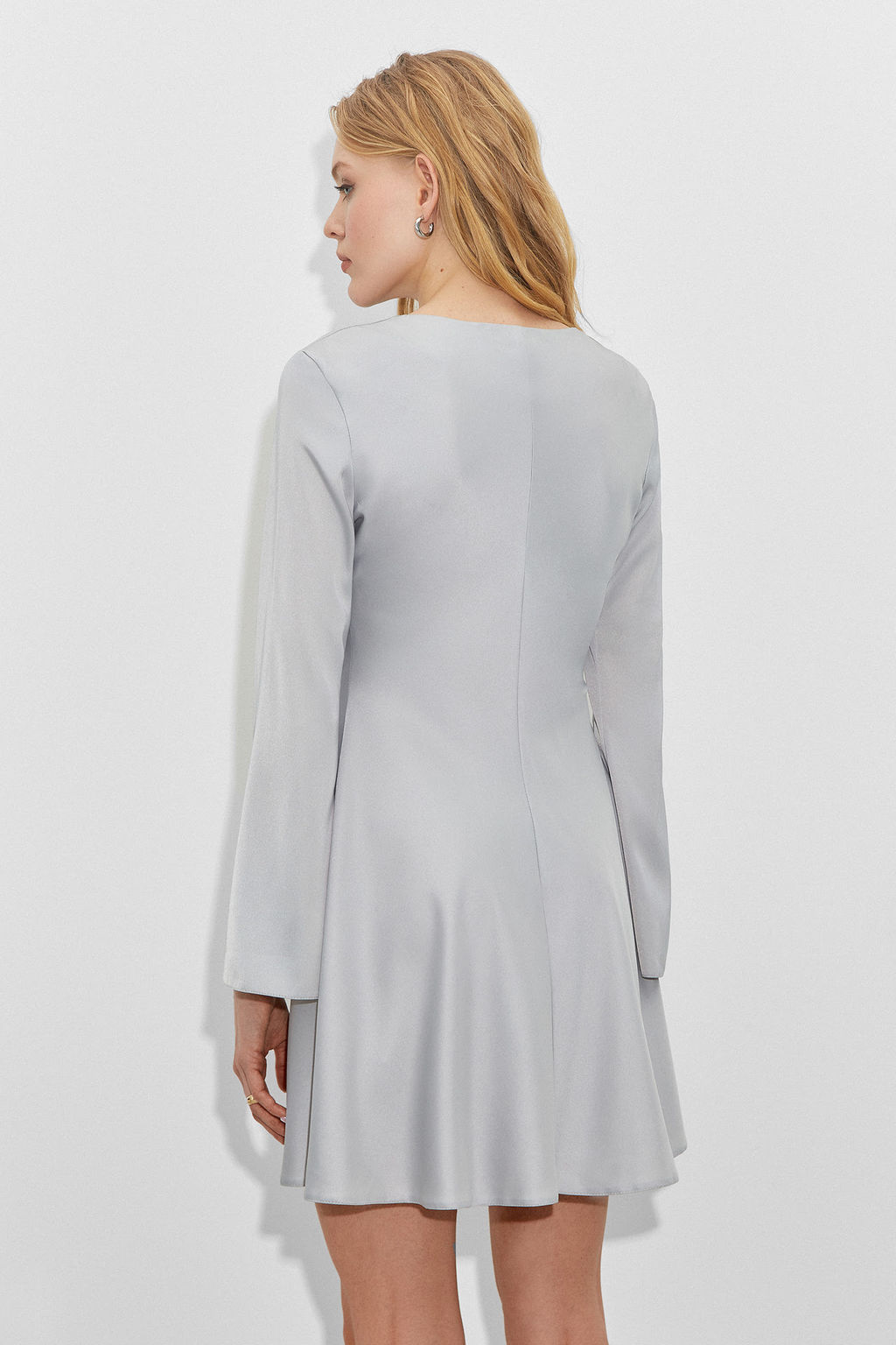 Платье из атласа расклешенного силуэта - Mollis фото 6