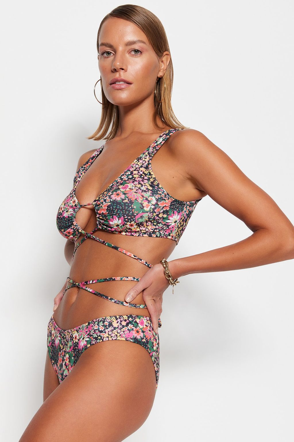 TRENDYOLMILLA Cicek Desenli Normal Paca Bikini Alt? TBESS23BA00155  фото 3