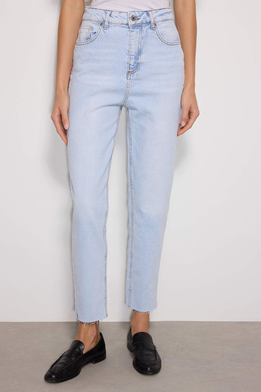 TRENDYOLMILLA Ac?k Mavi More Sustainable Yuksek Bel Slim Mom Jeans TWOSS23JE00094  фото 14